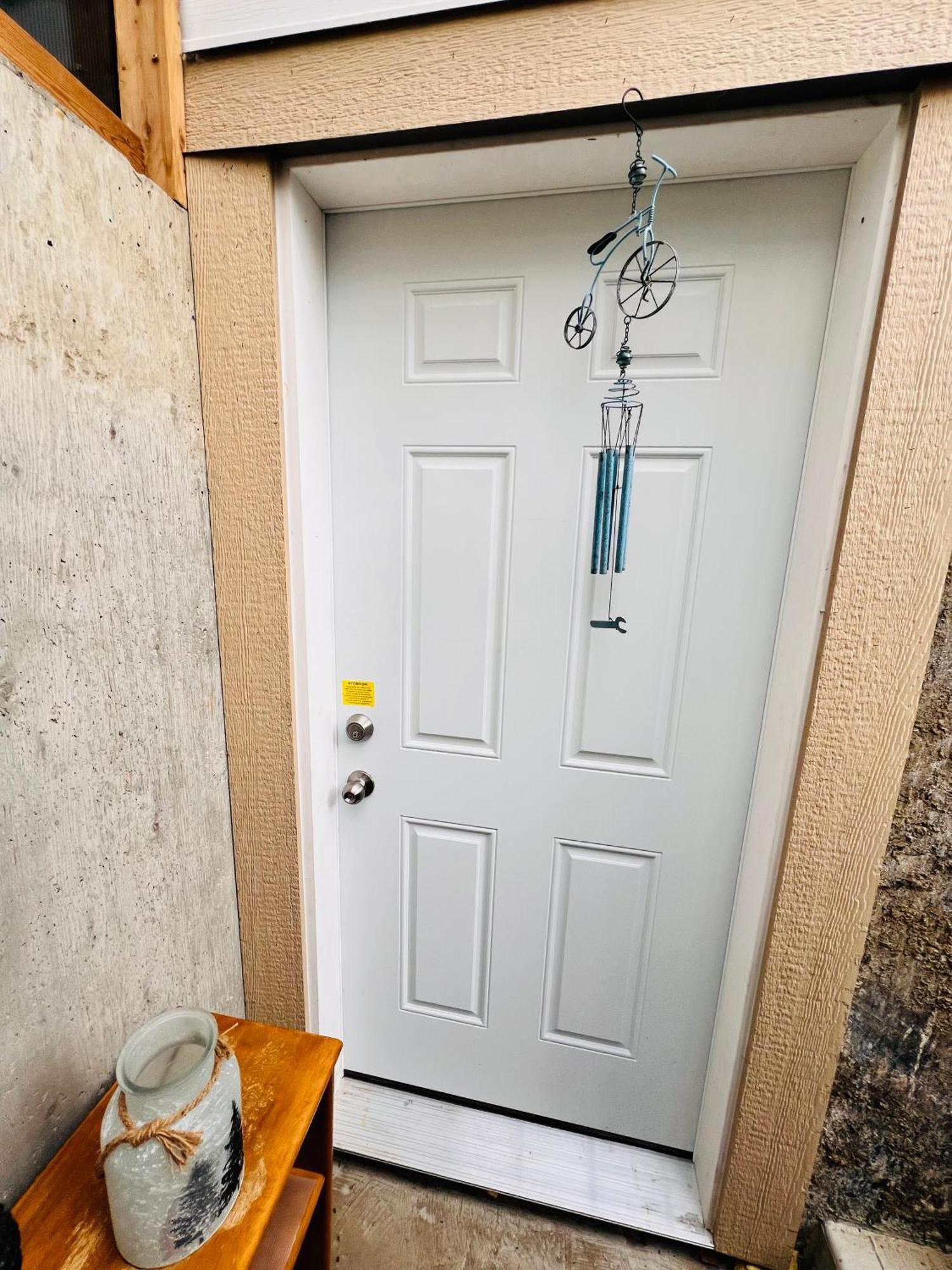 A Classic Homely Basement Suite! Chestermere Екстериор снимка