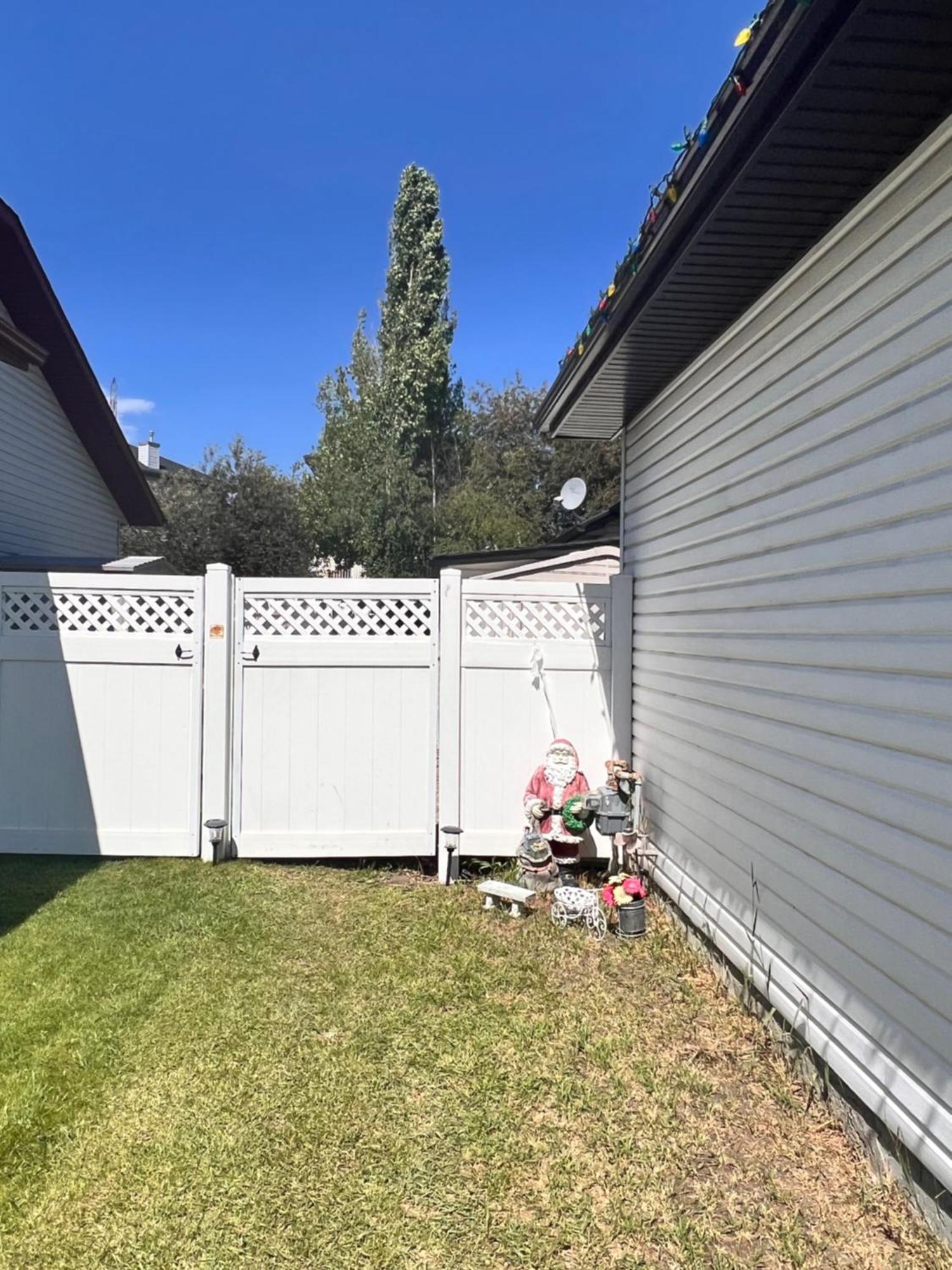 A Classic Homely Basement Suite! Chestermere Екстериор снимка