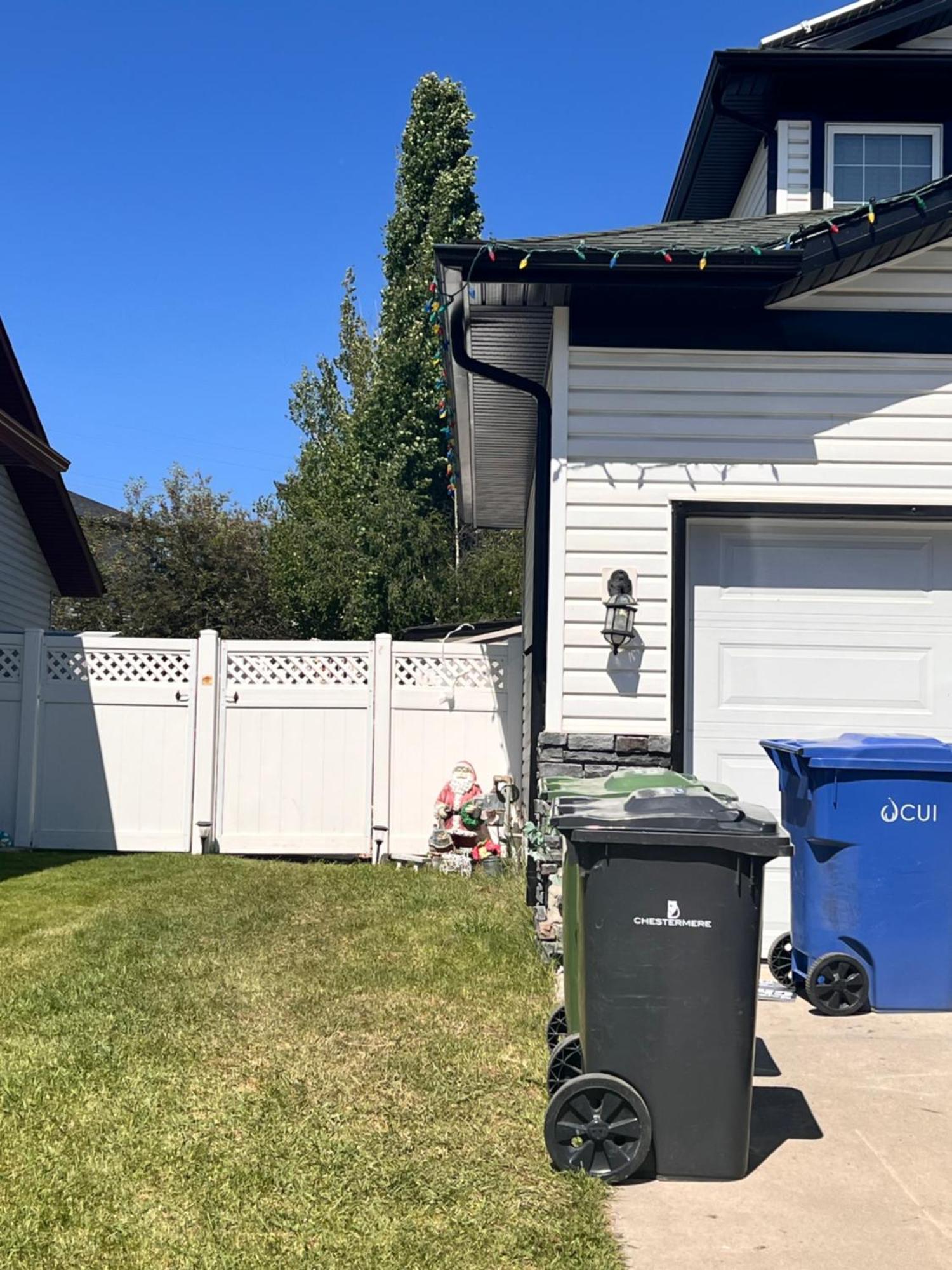 A Classic Homely Basement Suite! Chestermere Екстериор снимка