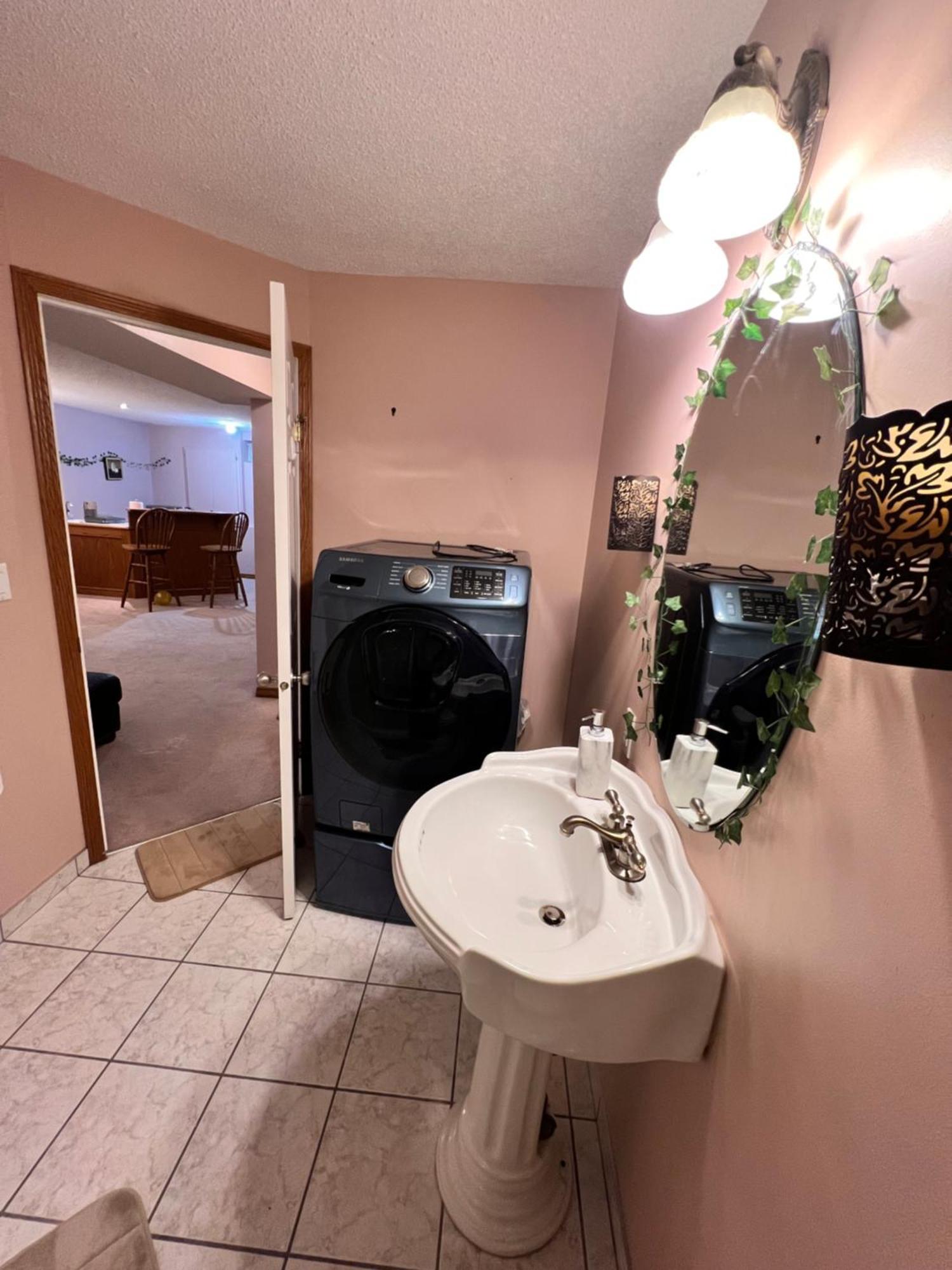 A Classic Homely Basement Suite! Chestermere Екстериор снимка